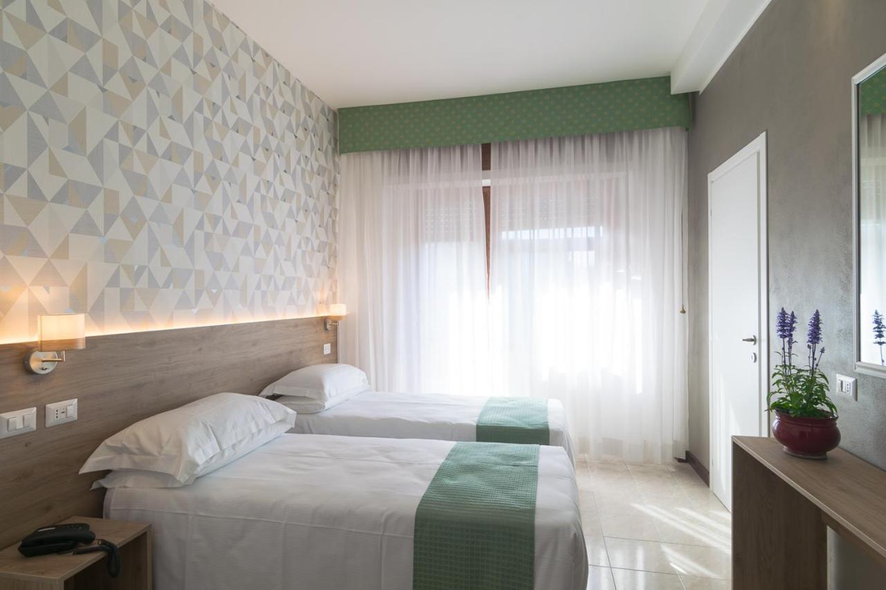 Hotel Pacific Roma Esterno foto