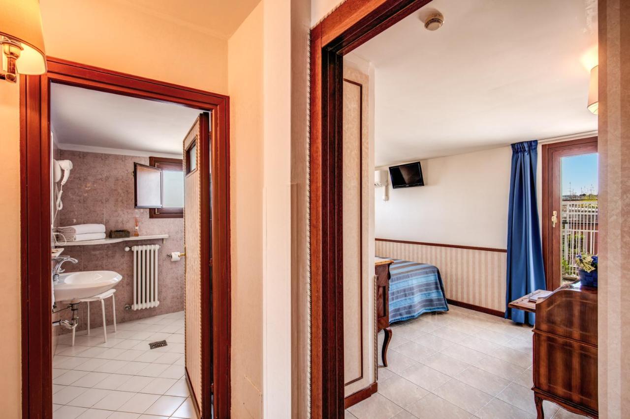 Hotel Pacific Roma Esterno foto